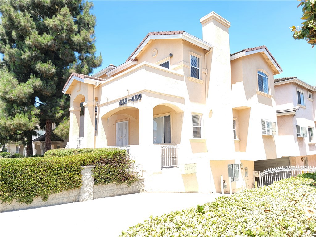 438 Sefton Avenue