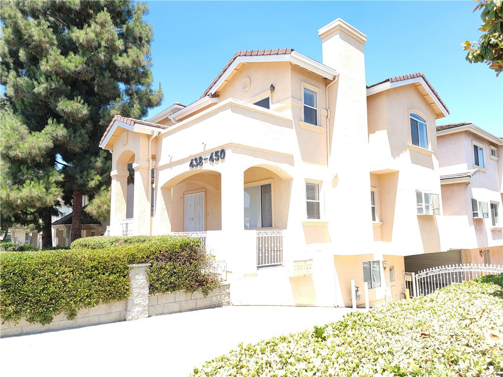 438 Sefton Avenue