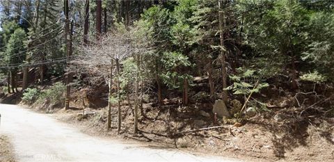 Photo of 0 Community Drive, Lake Arrowhead, CA 92352 (MLS # SW25182266)