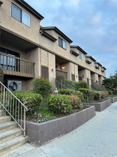 Tiny photo for 850 W 157th St #6, Gardena, CA 90247 (MLS # SB25091131)