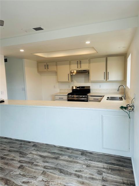 Tiny photo for 850 W 157th St #6, Gardena, CA 90247 (MLS # SB25091131)