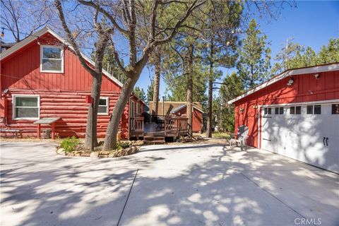 Photo of 185 Spruce Ln, Sugarloaf, CA 92386 (MLS # SW26078448)