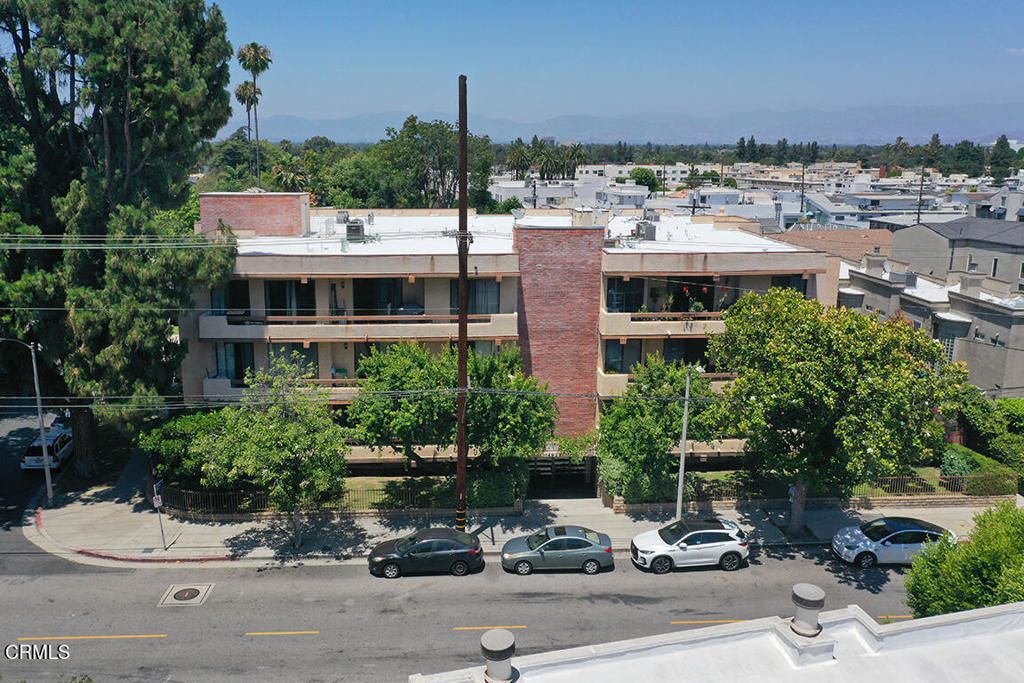 Photo of 14923 Moorpark Street #103, Sherman Oaks, CA 91403 (MLS # P1-24312)