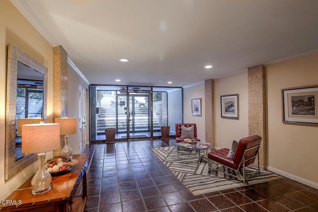 Photo of 14923 Moorpark Street #103, Sherman Oaks, CA 91403 (MLS # P1-24312)