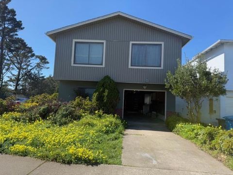 Photo of 295 Edgewood Drive, Pacifica, CA 94044 (MLS # ML82040078)