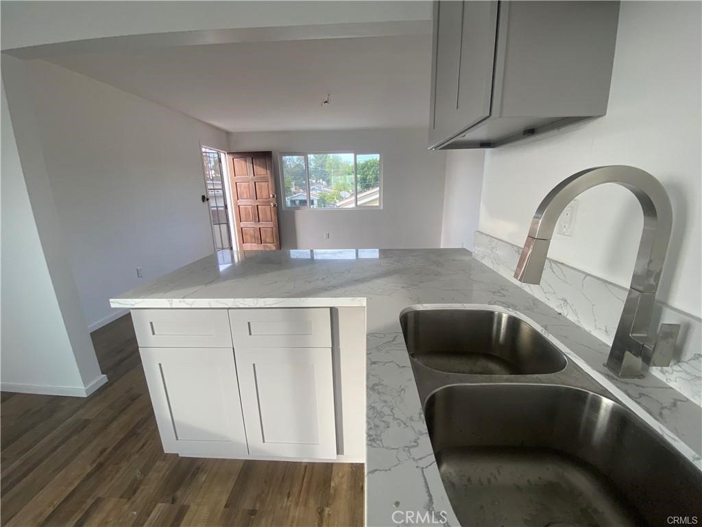 Welcome to your freshly renovated apartment home in the heart of Los Angeles! This cozy and modern 2-bedroom, 1-bath apartment is the perfect place to call home.
Apartment Highlights:
Central Air & Heating
New Vinyl Flooring
Fresh Paint Throughout
Recently Reglazed Shower
Quartz Countertops + Peninsula
Fridge & Stove Included
Spacious Living Room
Small Enclosed Private Outdoor Area
1 Assigned Parking Space on premises
Water Included in Rent
Prime Location:
Minutes from Downtown LA, East LA, and major freeways (10, 710, 60)
Close to local schools, grocery stores, parks, and public transportation
Owner pays for water. Only 1 parking spot assigned. No Smoking inside the home. Apartment is located on the 2nd floor and must climb stairs to access it. Home is located on a lot that is part of a triplex.
*Cats and small dogs are welcome