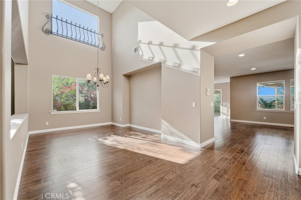 28459 Falcon Crest