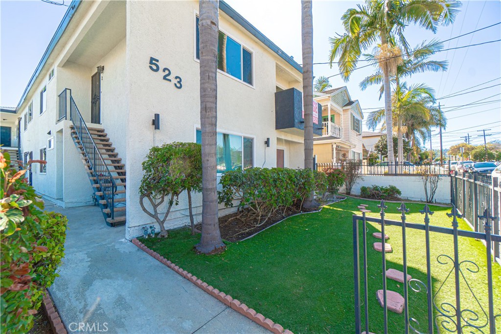 Beautifully renovated units are available for leasing. Each unit features luxury vinyl plank flooring, quartz countertops, modern tilework, white cabinets, recessed lighting, stylish fixtures and brand new appliances. Three spacious and bright two-bedroom/two-bathroom units, each with a private balcony, and one two-bedroom/one-bathroom ADU (accessory dwelling unit) with its own laundry hookups. Building also has a community laundry room for resident convenience. Just moments to schools, shops, restaurants and freeway access. Near the vibrant 42-acre West Harbor development, offering waterfront dining, retail, fresh markets, waterside recreation, and an outdoor amphitheater. Call to schedule a tour and make one of these stunning units your new home!