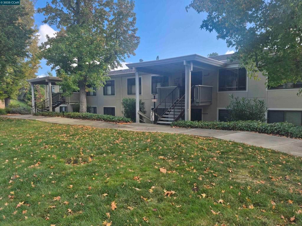 Photo of 1832 Golden Rain Rd Rd #6, Walnut Creek, CA 94595 (MLS # 41117081)