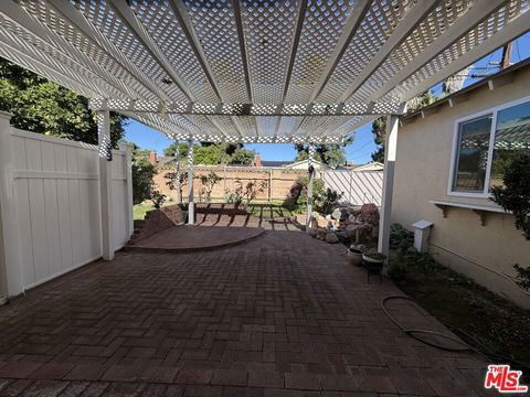 Photo of 22341 Burton Street, Canoga Park, CA 91304 (MLS # 25627995)
