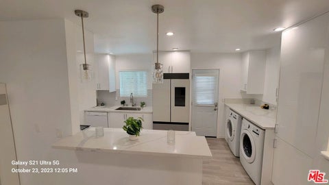 Photo of 825 Broadway Street #1, Venice, CA 90291 (MLS # 26987835)