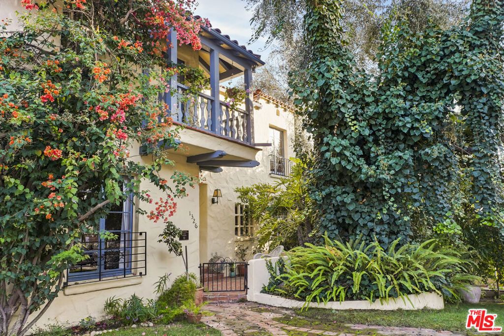 Photo of 1326 Cordova Avenue, Glendale, CA 91207 (MLS # 25616583)