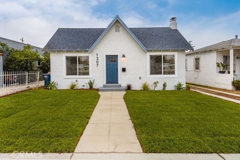 Photo of 1307 W 104th St, Los Angeles, CA 90044 (MLS # WS25246371) Photo of 1307 W 104th St, Los Angeles, CA 90044 (MLS # WS25246371)