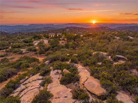 Photo of 23315 Old Wagon Road Rd, Escondido, CA 92027 (MLS # OC26097549)