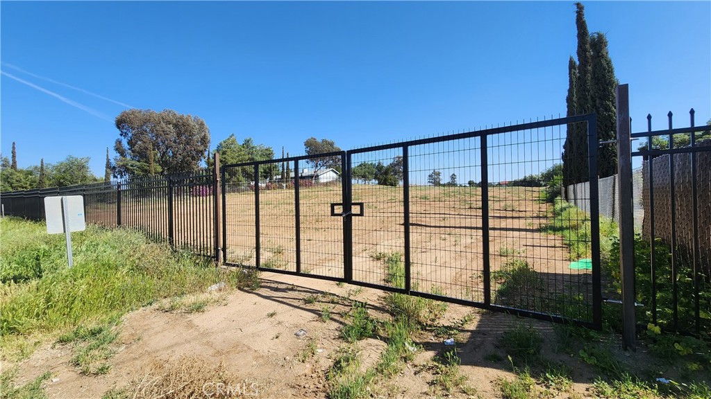 ** Vacant Land For Sale ** This lot features almost 1 -1/2 acres of land (approximately 1.48 acre) ** Great Location on a paved street next to an Elementary School, and walking distance to public transit ** Lots of development is taking place in this area and parcels are very desirable ** Great opportunity to build your home or two, Plenty of room to create your dream project from scratch ** Come and take a look **