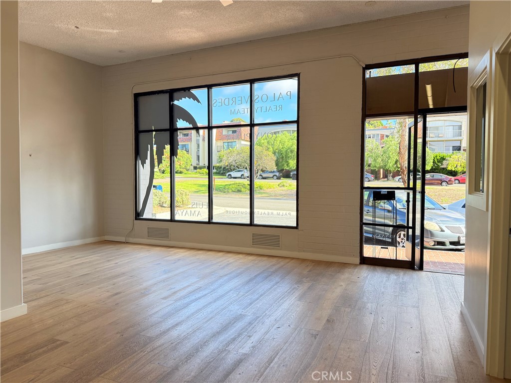 2325 Palos Verdes Drive West