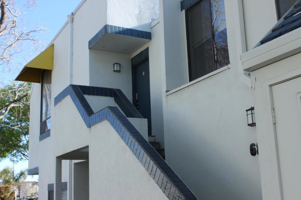 It's move in condition. Newer cabinets ,stainless steel sinks, all appliances included. Pool, Rec. Center, walking paths near wide water. Can see fireworks on July 4th. Washer/ dryer/ Cathedral Ceilings--remodeled kitchen/one car garage/close to transportation ideal for people who love water sports, baseball, soccer ,pickle ball, tennis, biking---or just a casual walk. Also not far from school, churches , synagogues ,shopping centers, and close to trains, buses