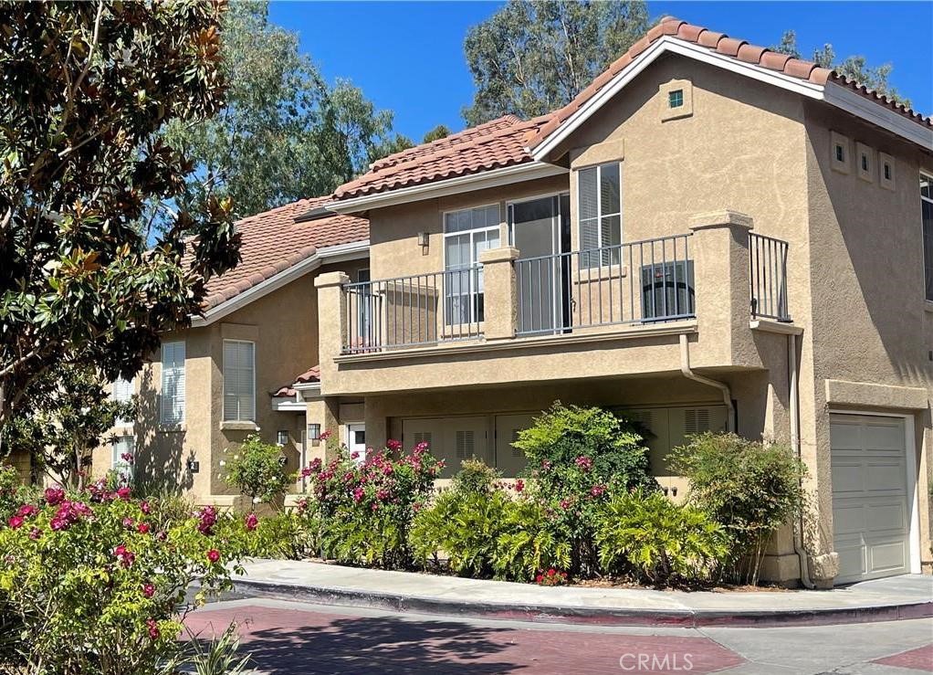 Beautiful 2 bedroom condo in planned Development near Chapman elementary school. Close to shopping, transportation, and freeway access. This unit shows beautiful and has a view. Walking distance to chapman park with playground and picnic tables.