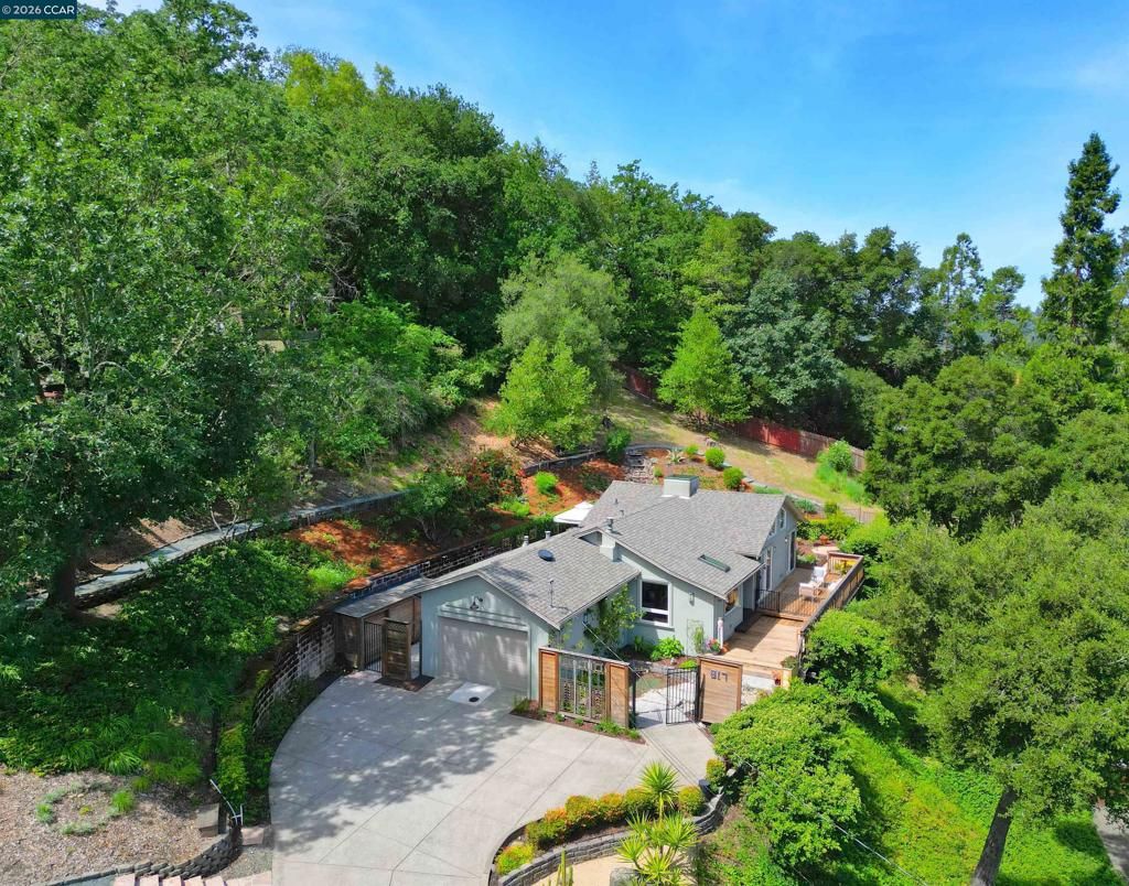 Photo of 817 Mariposa Rd Rd, Lafayette, CA 94549 (MLS # 41131515)