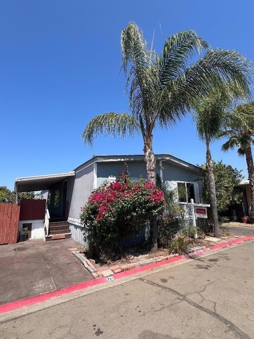 Enjoy this amazing unit with six bedrooms and two bathrooms located in a great park with low rental space. Property is near shopping areas and easy access to HW 99.