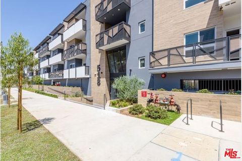 Photo of 518 N Gramercy Place #ph1, Los Angeles, CA 90004 (MLS # 25612295) Photo of 518 N Gramercy Place #ph1, Los Angeles, CA 90004 (MLS # 25612295)