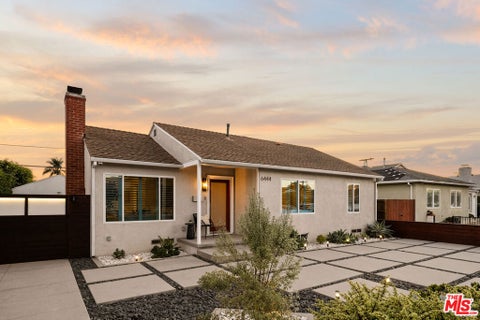 Photo of 6444 W 87th Street, Los Angeles, CA 90045 (MLS # 26998813)