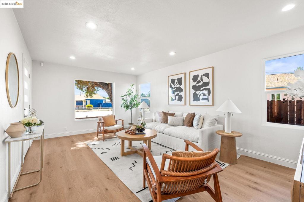 DAVIS WEST - Residential