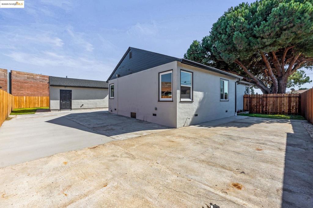 DAVIS WEST - Residential