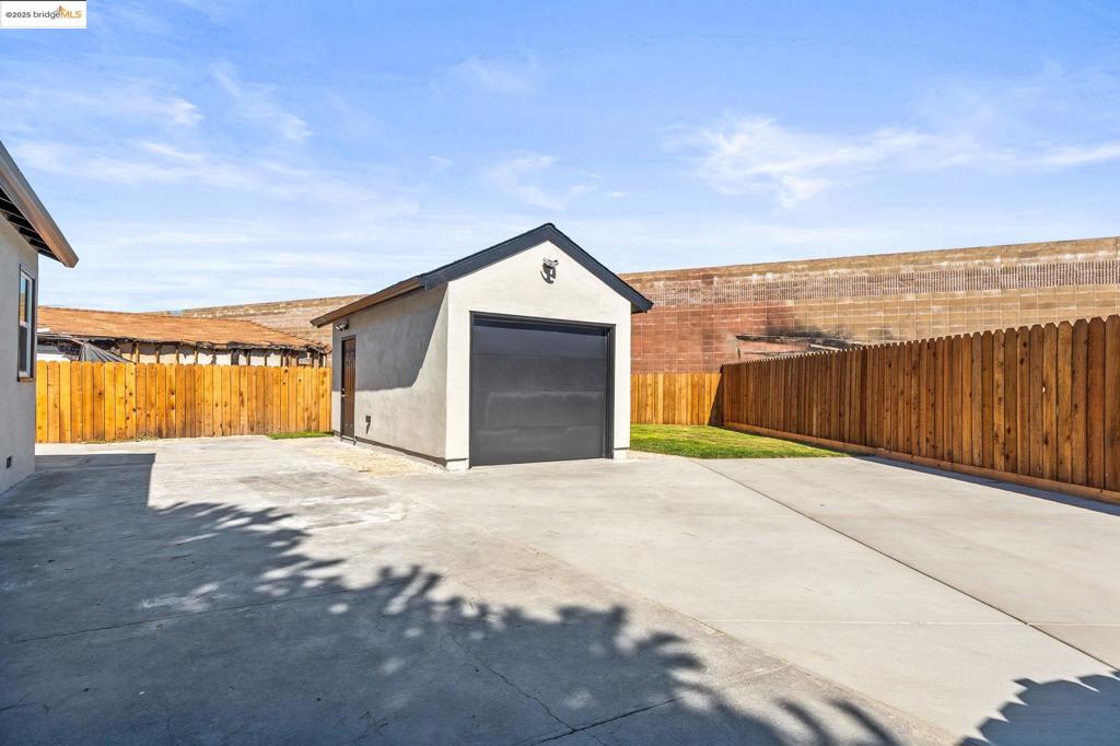DAVIS WEST - Residential