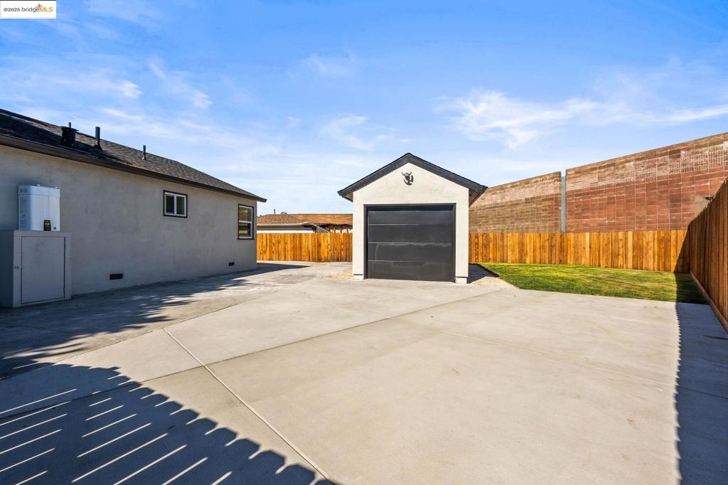 DAVIS WEST - Residential