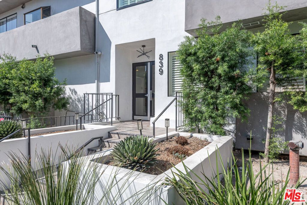 Photo of 839 Larrabee Street #6, West Hollywood, CA 90069 (MLS # 25625539)