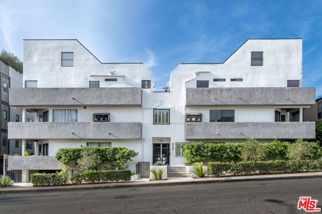 Photo of 839 Larrabee Street #6, West Hollywood, CA 90069 (MLS # 25625539)