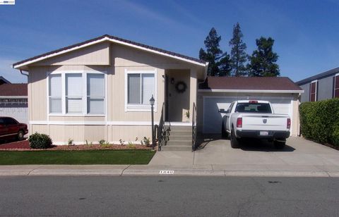 Photo of 1840 Paris Lane Ln, Antioch, CA 94509 (MLS # 41132036)