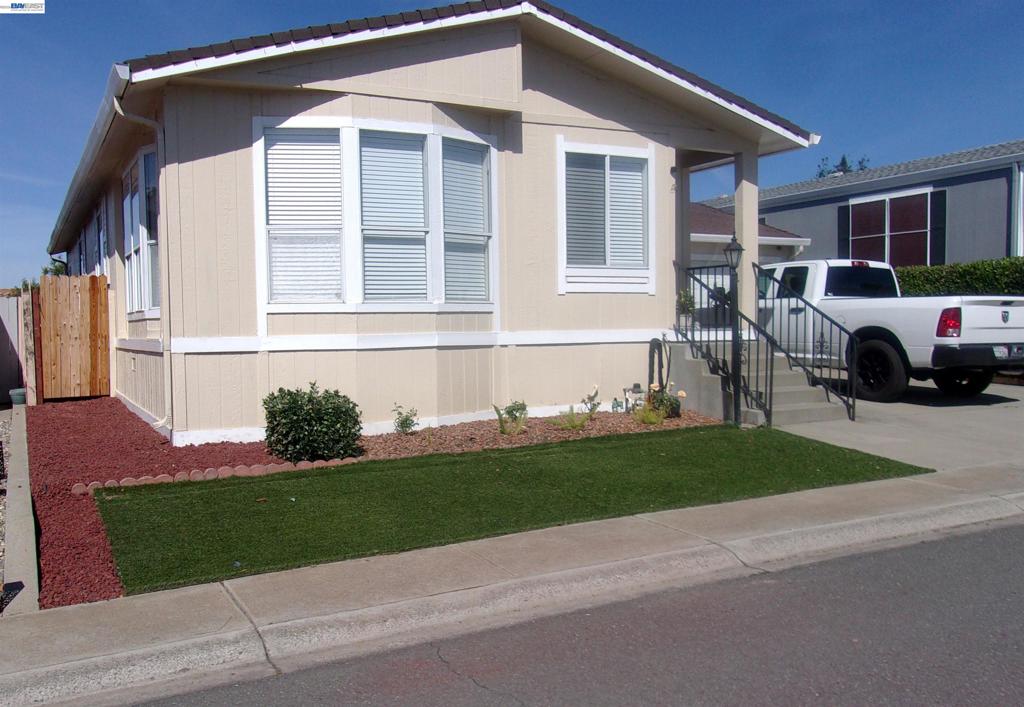 1840 Paris Lane