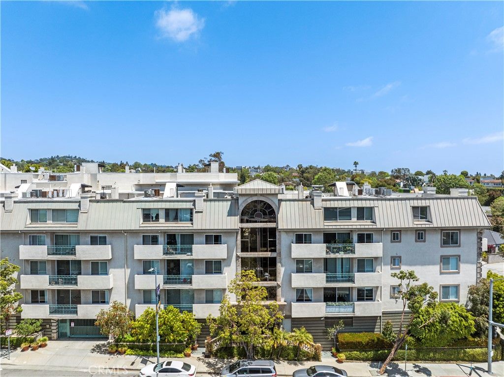 listing image 130722838623643205252