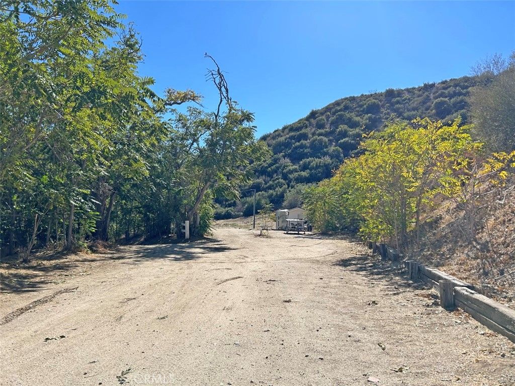 Photo of 43155 Lake Hughes Rd, Lake Hughes, CA 93532 (MLS # SR25243629)