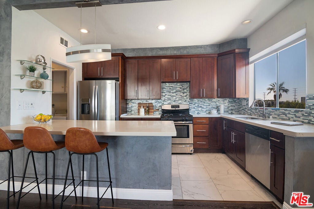 1101 Rexford Drive 302