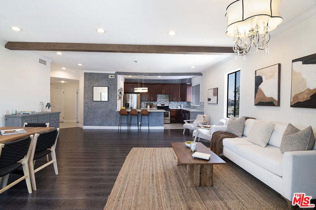 1101 Rexford Drive 302, Los Angeles CA 90035