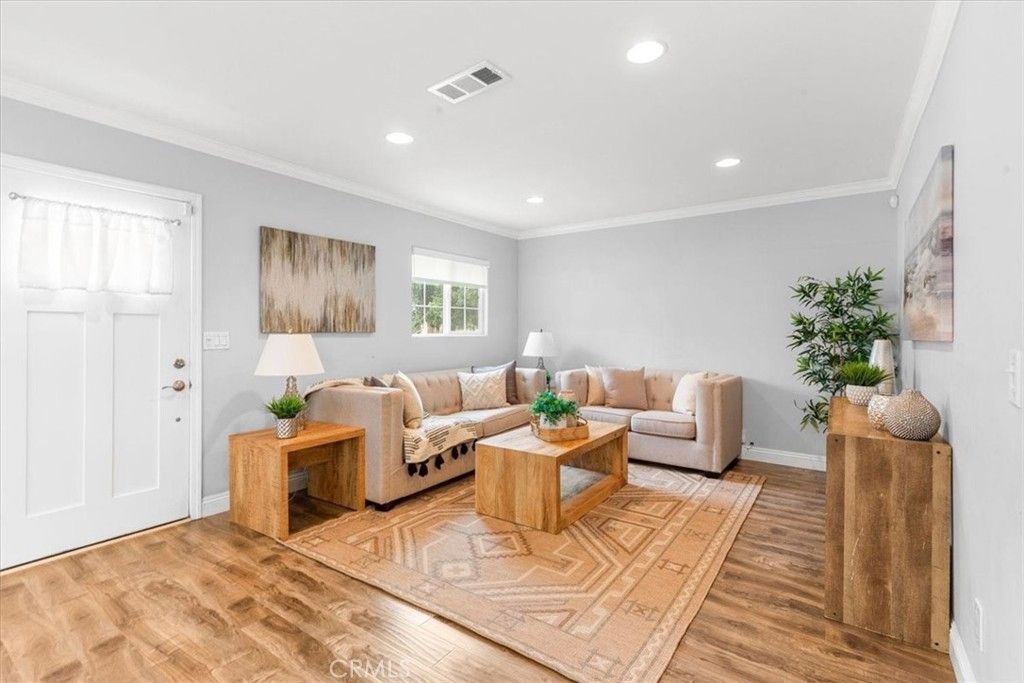 listing image 130720645896504448873