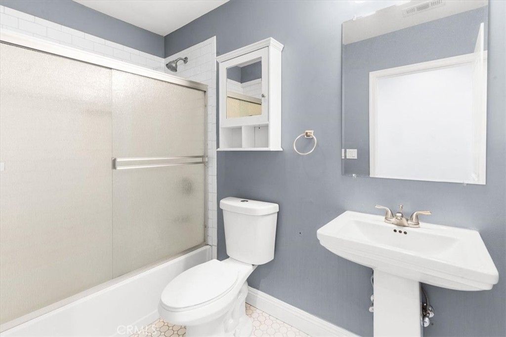 listing image 130721773888625229891