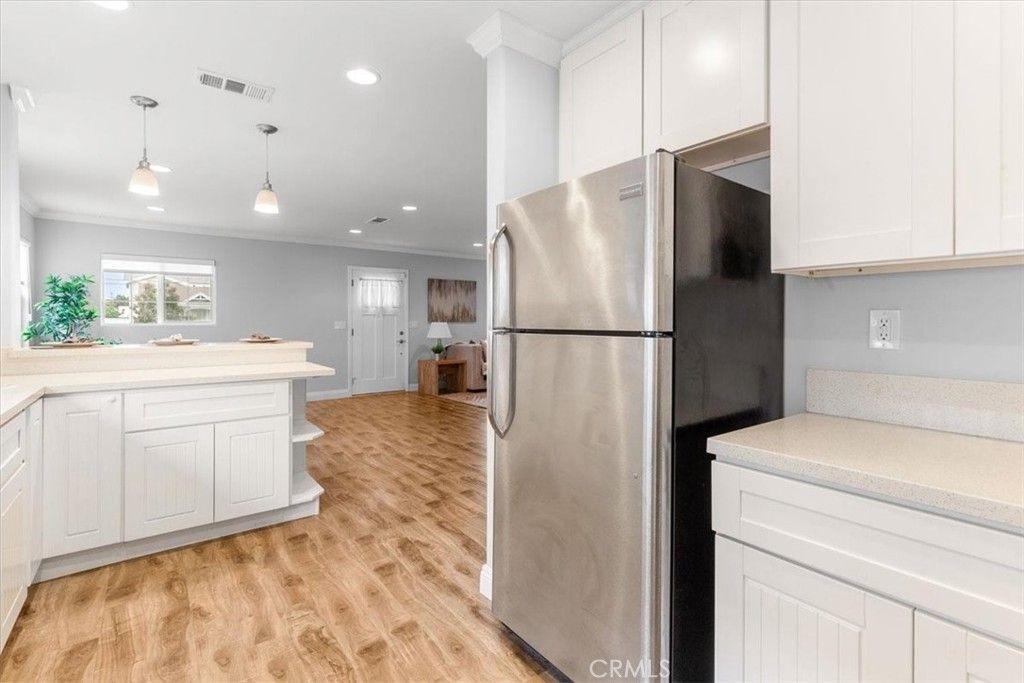 listing image 130725030037282933640