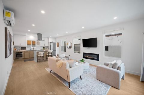 Photo of 1626 S Rimpau Blvd, Los Angeles, CA 90019 (MLS # SR25260185)