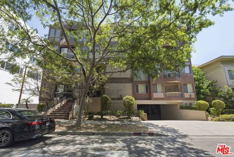 Photo of 120 S Crescent Drive #104, Beverly Hills, CA 90212 (MLS # 26831825)