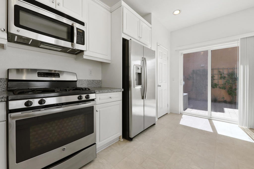 601 Calle Vibrante