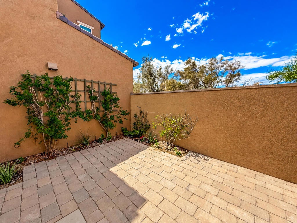 601 Calle Vibrante