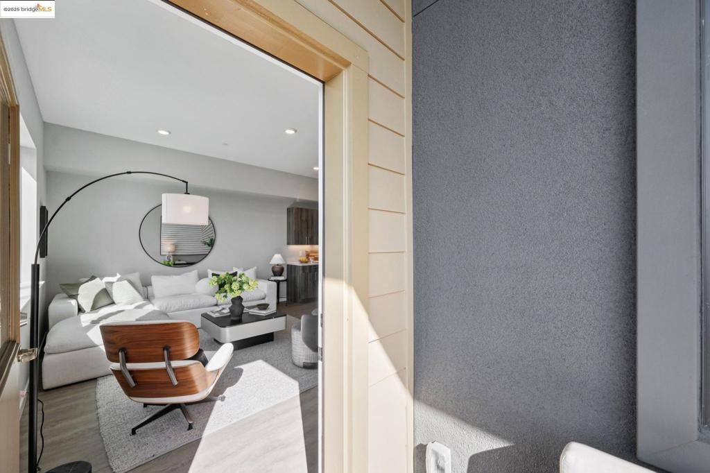 WEST OAKLAND - Residential