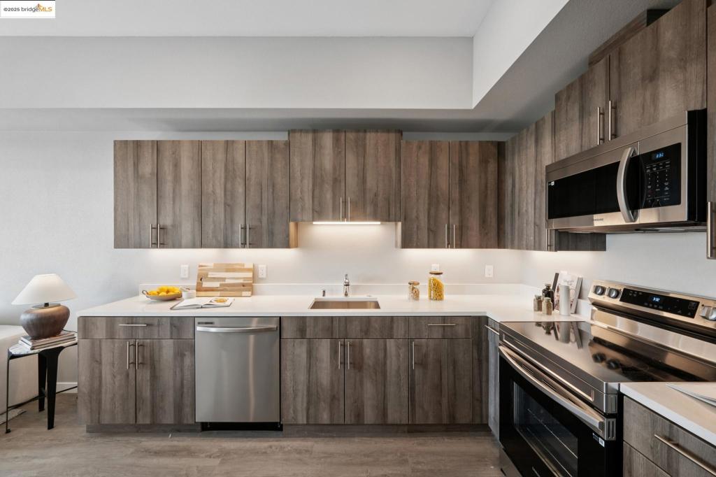 WEST OAKLAND - Residential