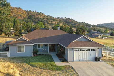 Photo of 27500 Buckpasser Drive, Tehachapi, CA 93561 (MLS # SR25165420) Photo of 27500 Buckpasser Drive, Tehachapi, CA 93561 (MLS # SR25165420)