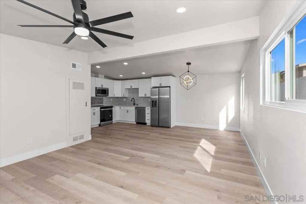 Santee, California 92071, United States, 3 Bedrooms Bedrooms, ,2 BathroomsBathrooms,Residential,Active,112777