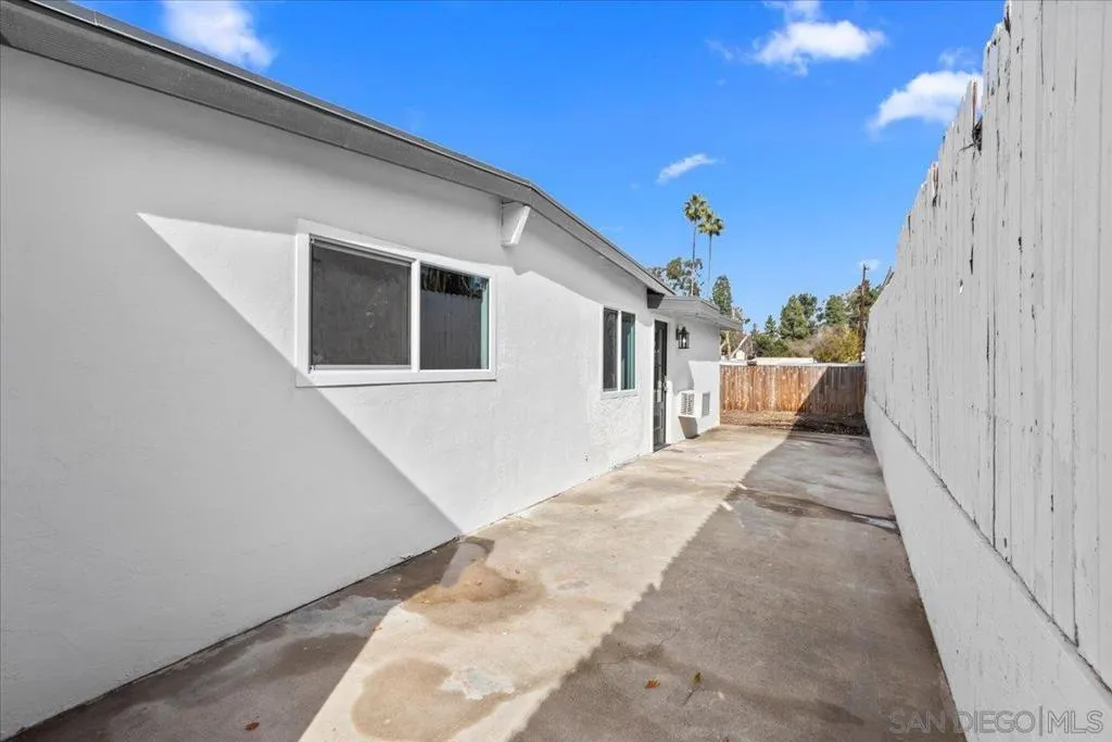 Santee, California 92071, United States, 3 Bedrooms Bedrooms, ,2 BathroomsBathrooms,Residential,Active,112777